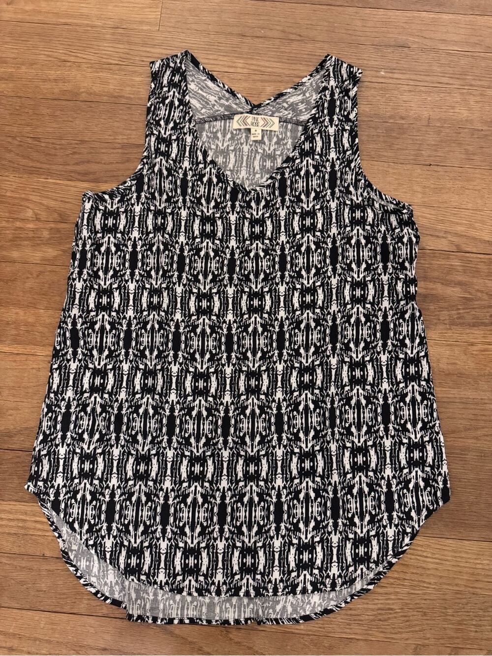 Pink Rose Women's Black White Geometric High-Low Tank Top - Size S
 b15